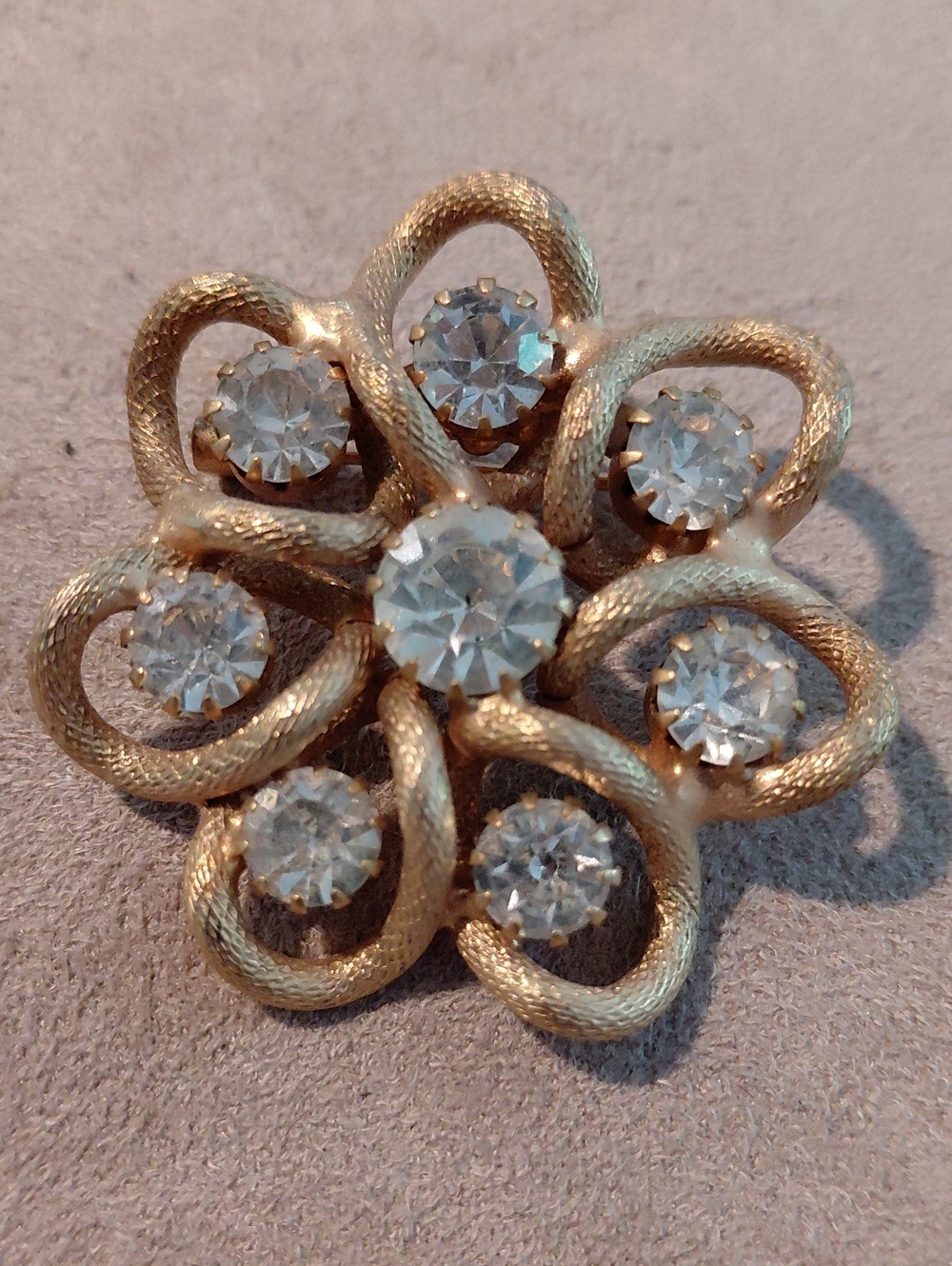 Vintage Gold-Tone Crystal Flower Brooch - Gold Clear